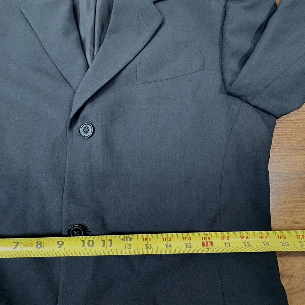 Donna Karan Signature Blazer 40R Vintage 90s Black 100% Wool Made in Italy Chic